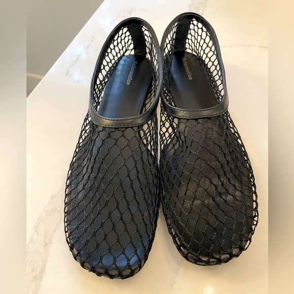 The Reformation Britt Ballet Flat in black - Picture 10 of 11